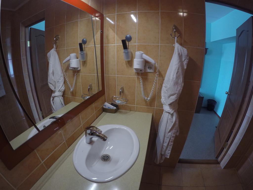 Kurmet Hotel 乌拉尔斯克 客房 照片