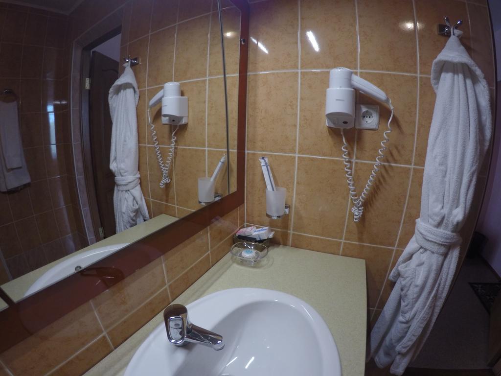 Kurmet Hotel 乌拉尔斯克 客房 照片
