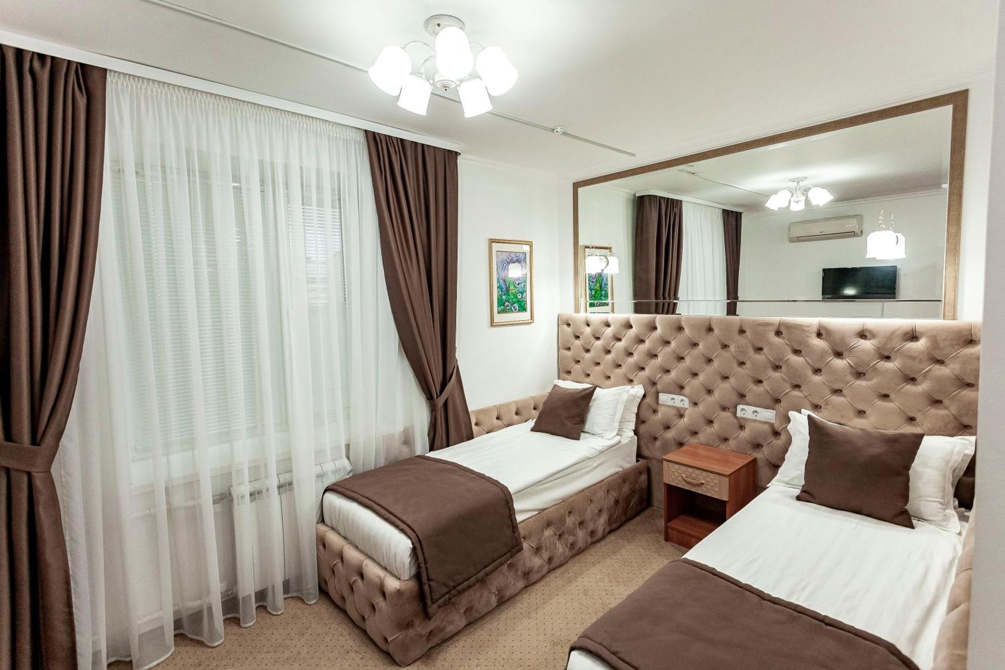 Kurmet Hotel 乌拉尔斯克 外观 照片