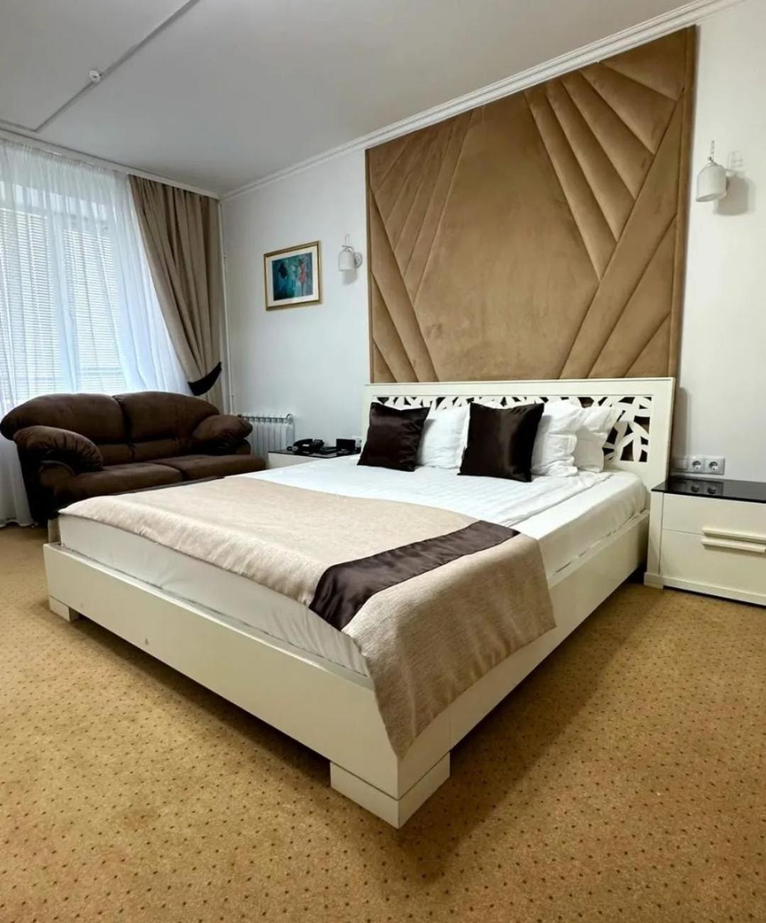 Kurmet Hotel 乌拉尔斯克 外观 照片