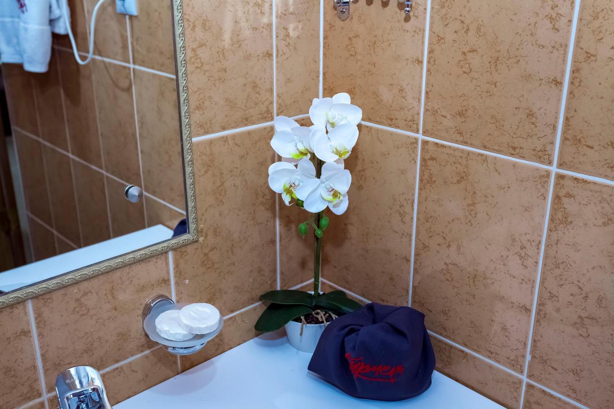 Kurmet Hotel 乌拉尔斯克 外观 照片