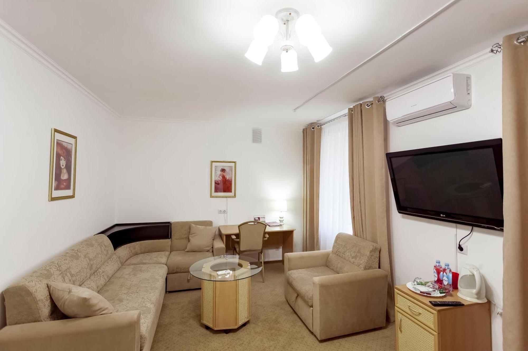 Kurmet Hotel 乌拉尔斯克 外观 照片