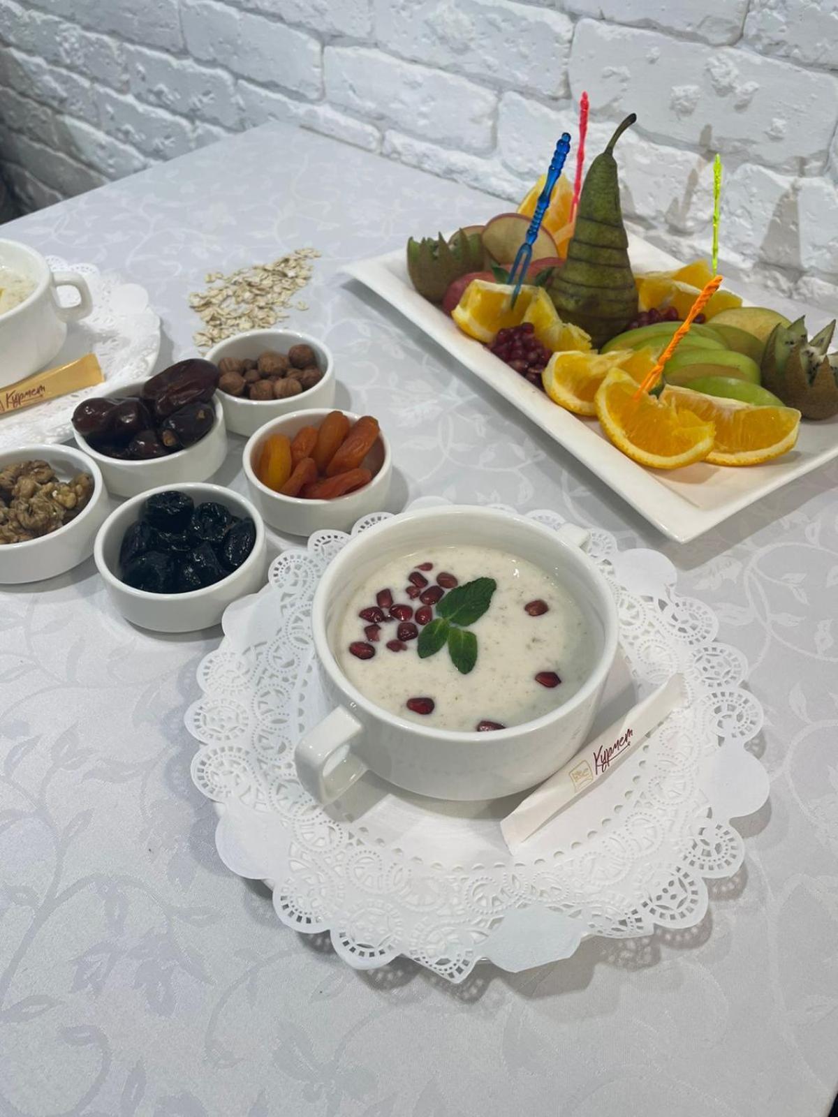 Kurmet Hotel 乌拉尔斯克 外观 照片