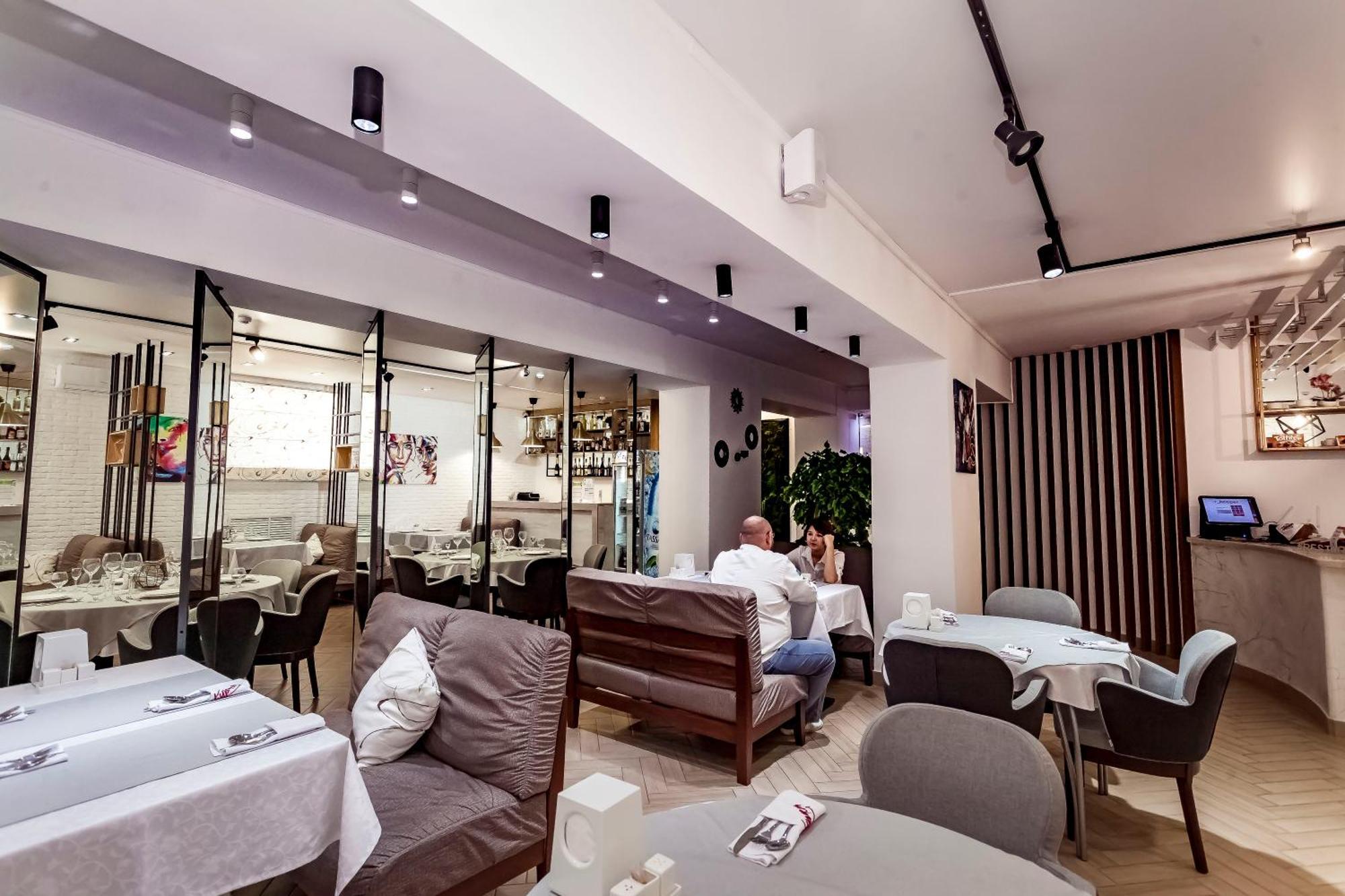 Kurmet Hotel 乌拉尔斯克 外观 照片