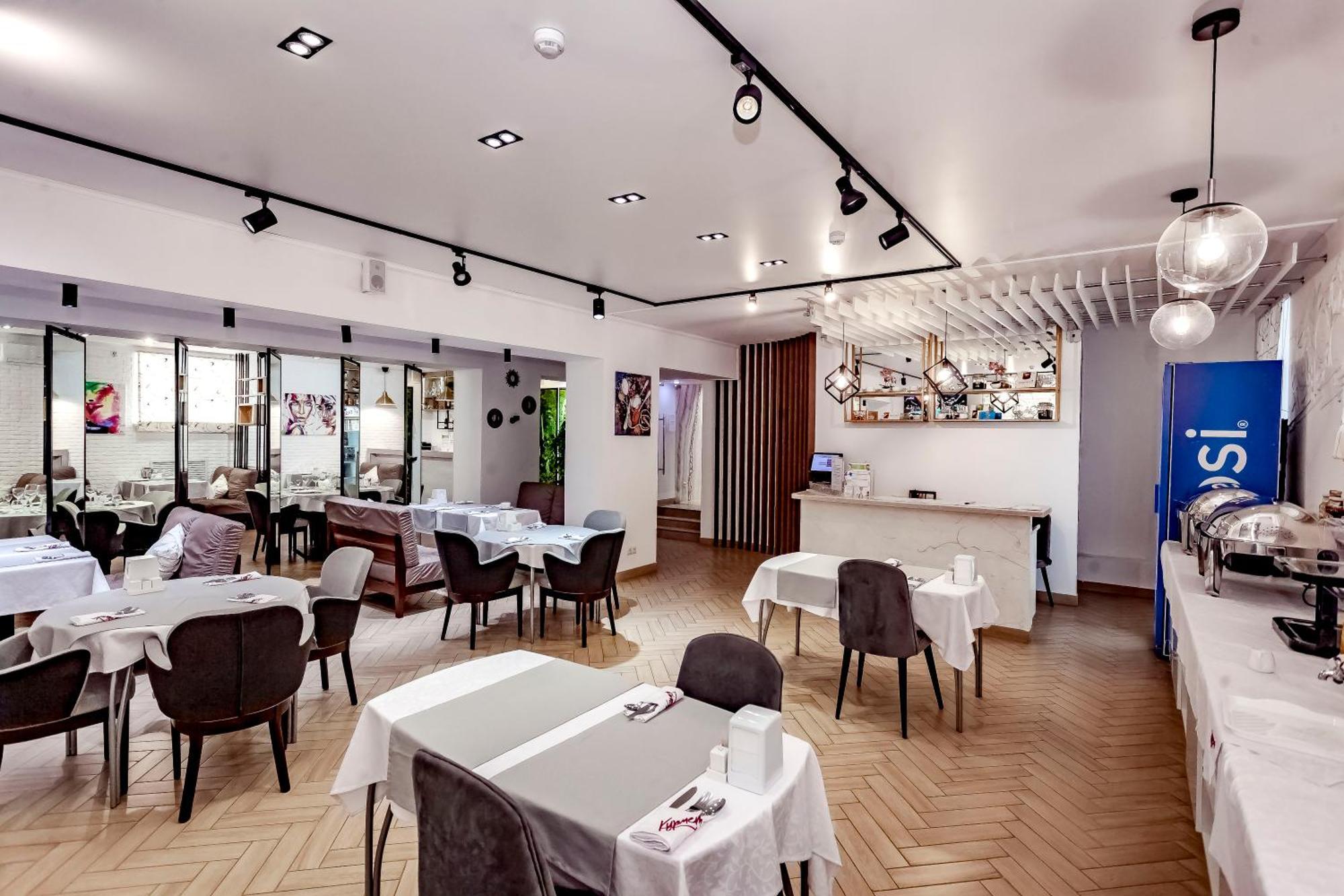 Kurmet Hotel 乌拉尔斯克 外观 照片