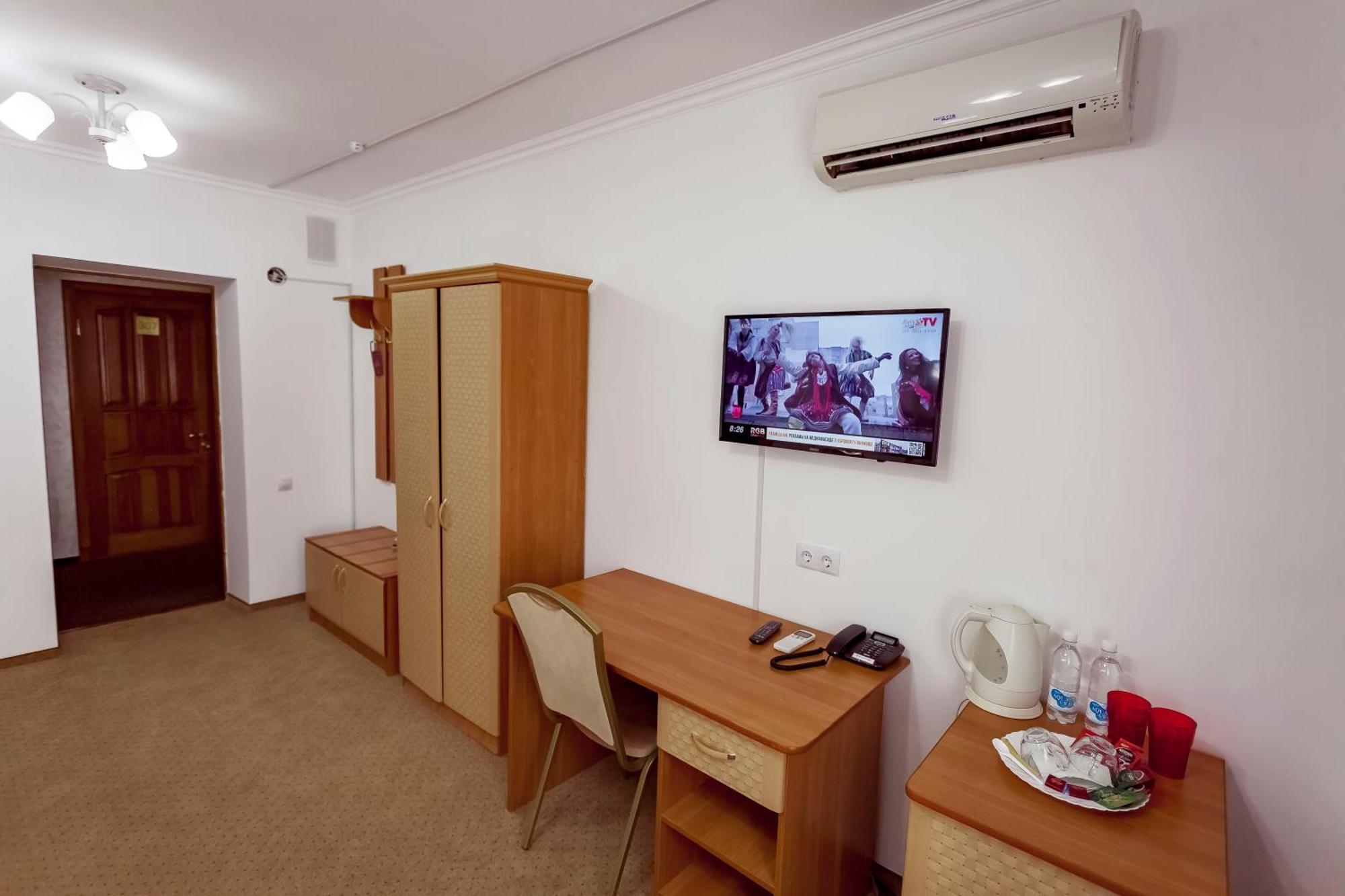 Kurmet Hotel 乌拉尔斯克 外观 照片