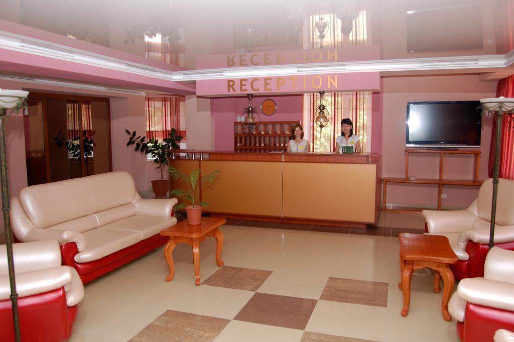 Kurmet Hotel 乌拉尔斯克 外观 照片