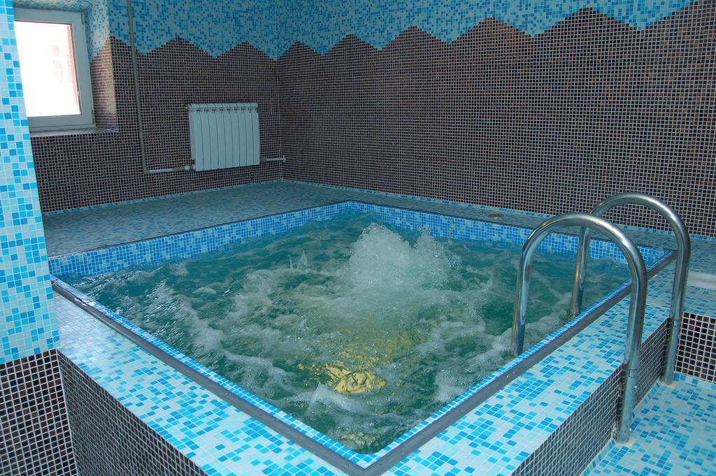Kurmet Hotel 乌拉尔斯克 外观 照片