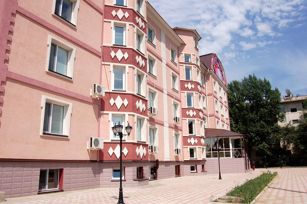 Kurmet Hotel 乌拉尔斯克 外观 照片